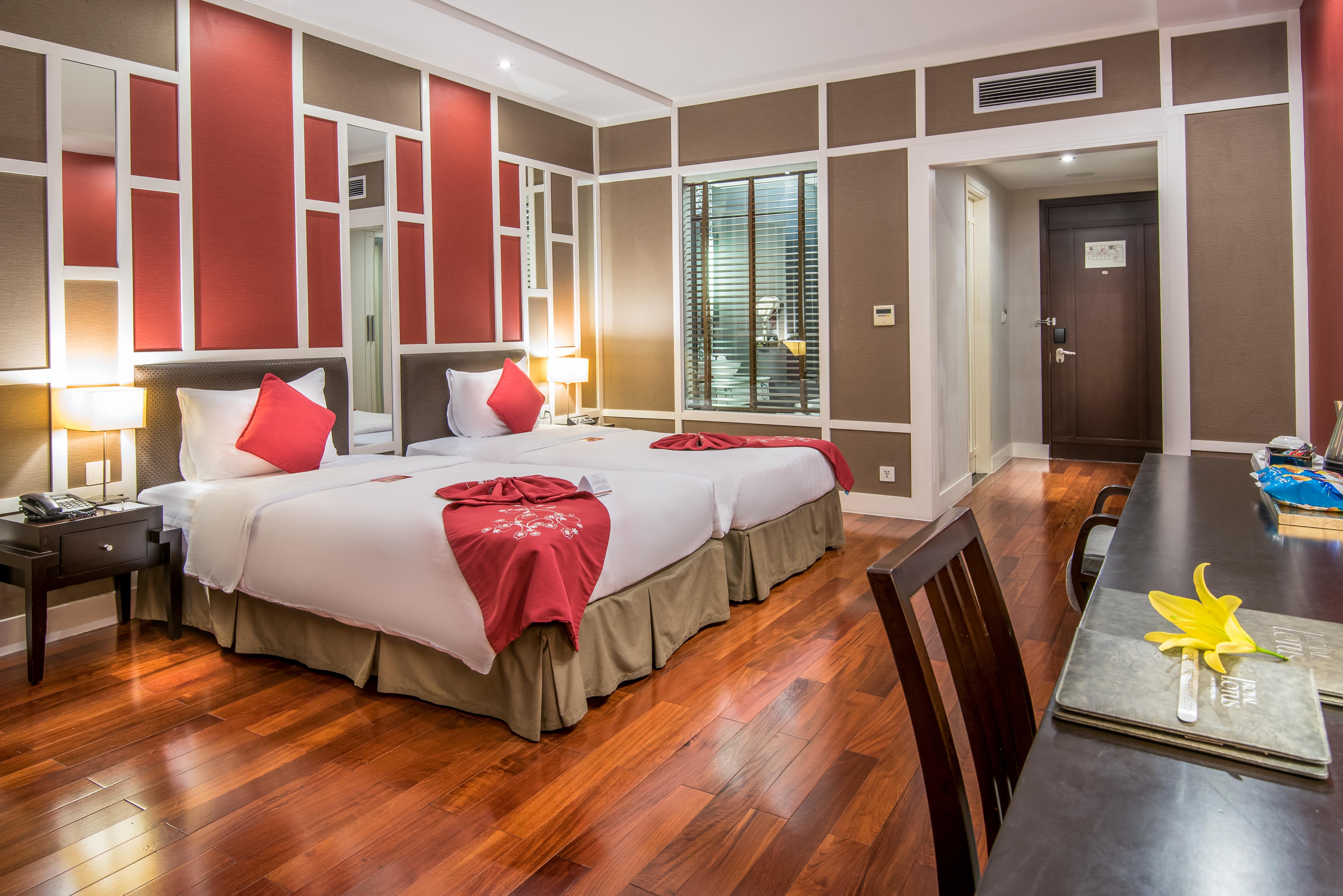 Royal Lotus Hotel Ha Long Exterior photo